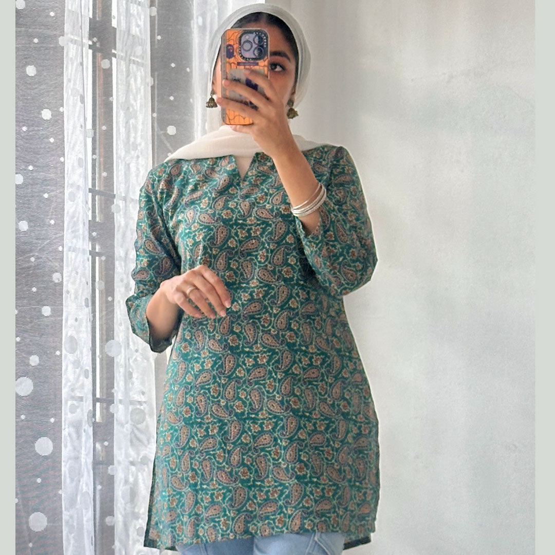 Serene Elegance – Dark Green 30-Inch Short Kurti