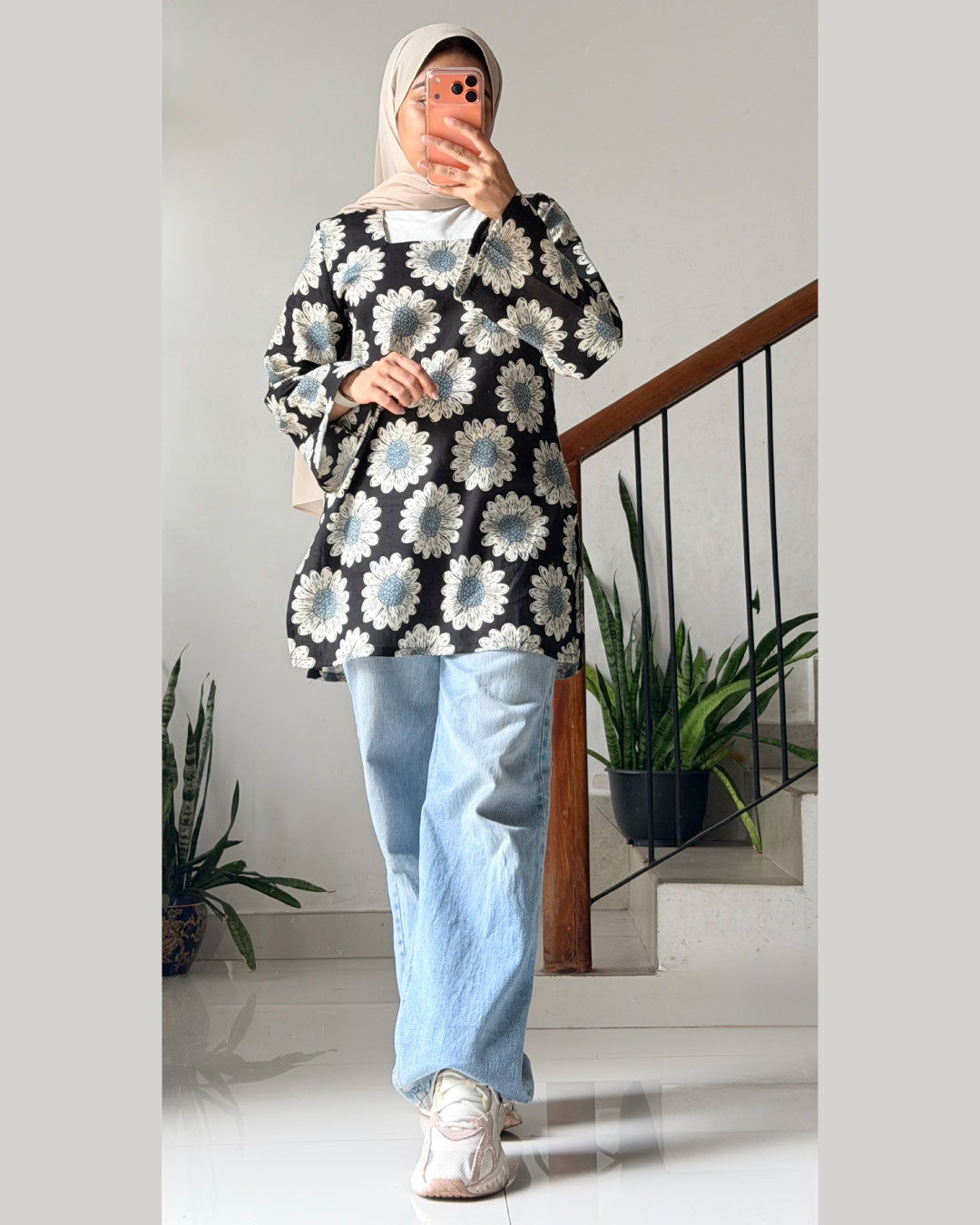 Gulbahaar Noir 30 inch Floral Black Kurti