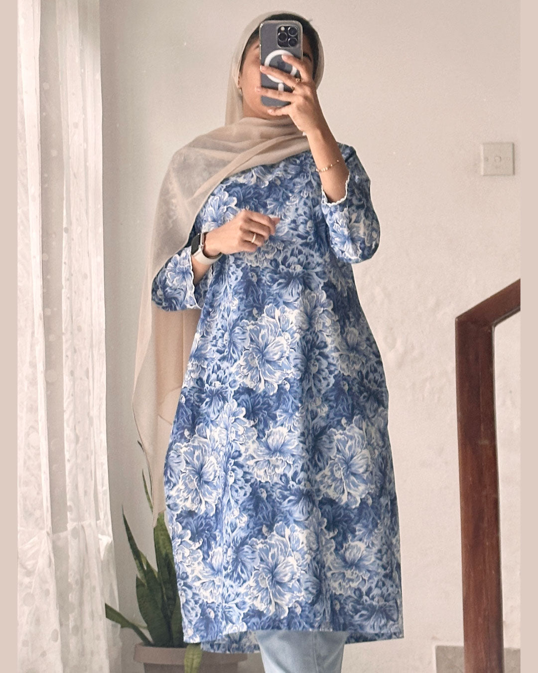 Ocean Breeze – Shaded Blue Petals 40-Inch Kurti