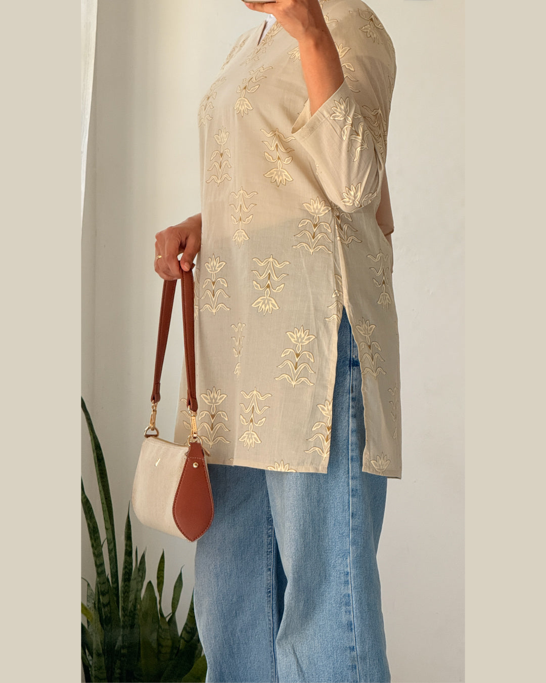 Noor-e-Nazakat Ivory Floral 30 inch Short Kurti