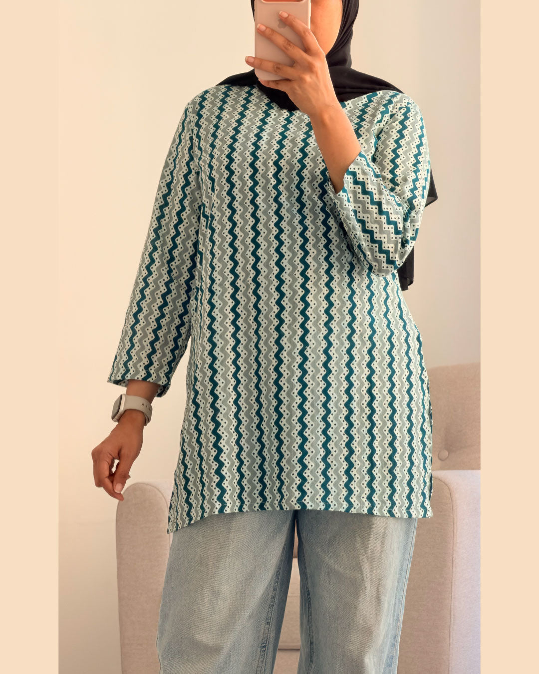 Zariya Wave Ethnic 30 inches Short Kurti Top