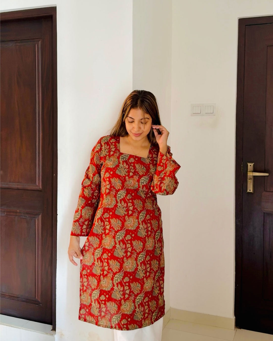 Zareen Gul-e-Mehr Kurti Red 40-Inch Kurti