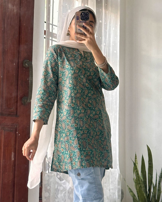 Serene Elegance – Dark Green 30-Inch Short Kurti
