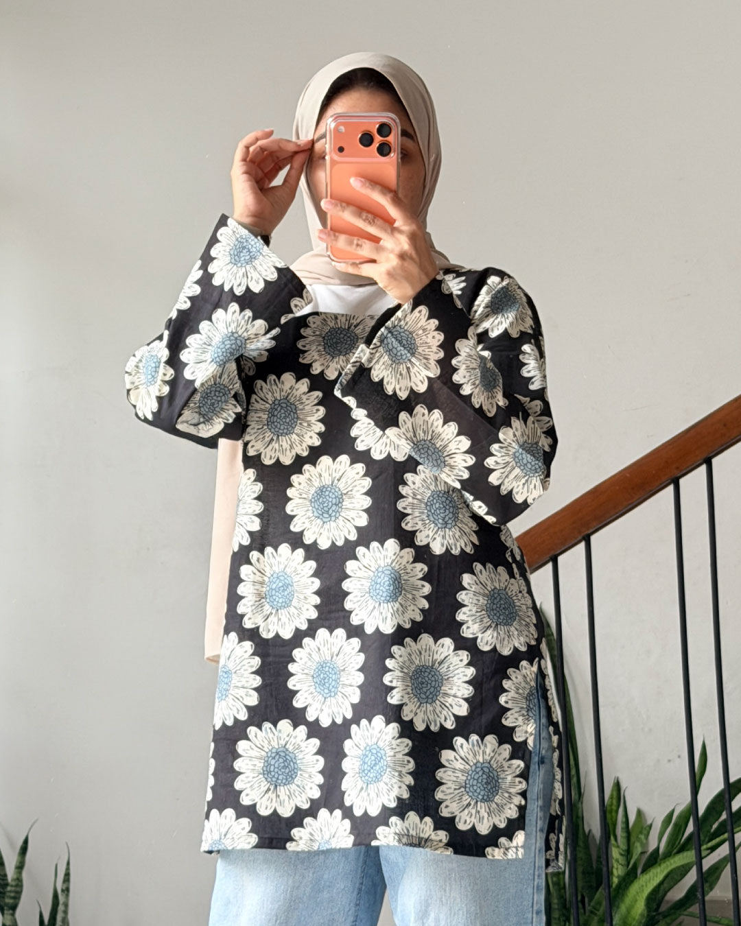 Gulbahaar Noir 30 inch Floral Black Kurti