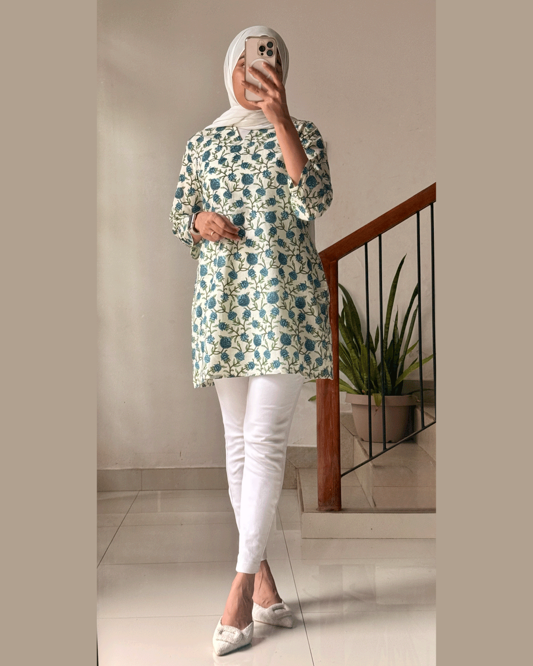 Neel Kamal – 30 Inches of Regal Grace