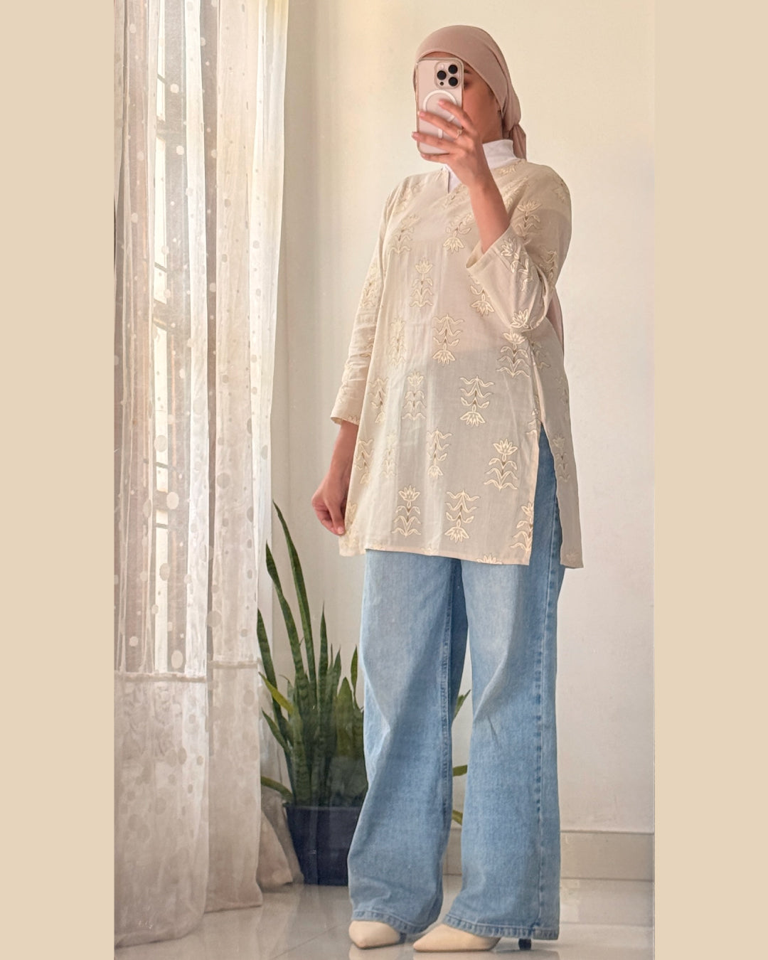 Noor-e-Nazakat Ivory Floral 30 inch Short Kurti