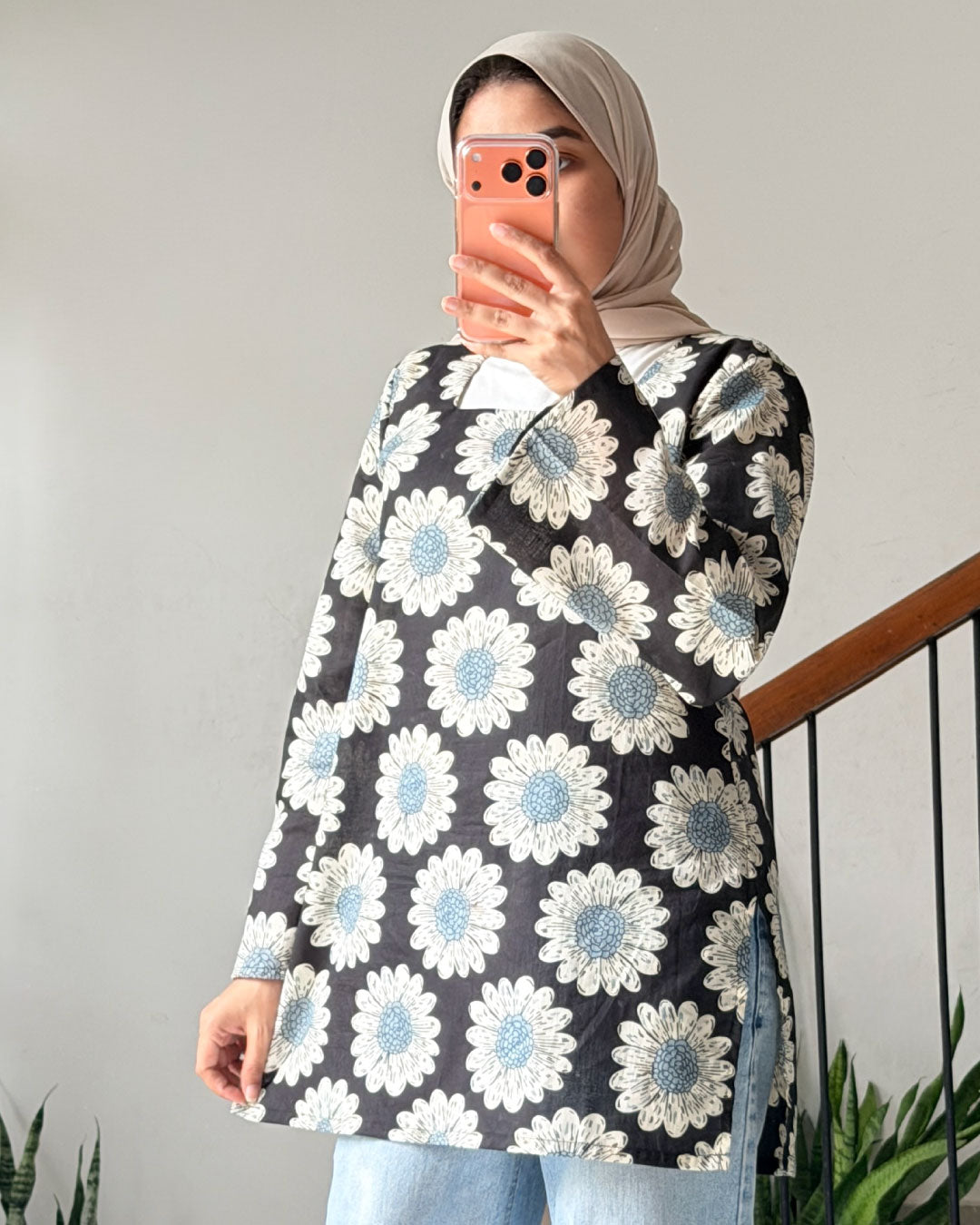 Gulbahaar Noir 30 inch Floral Black Kurti