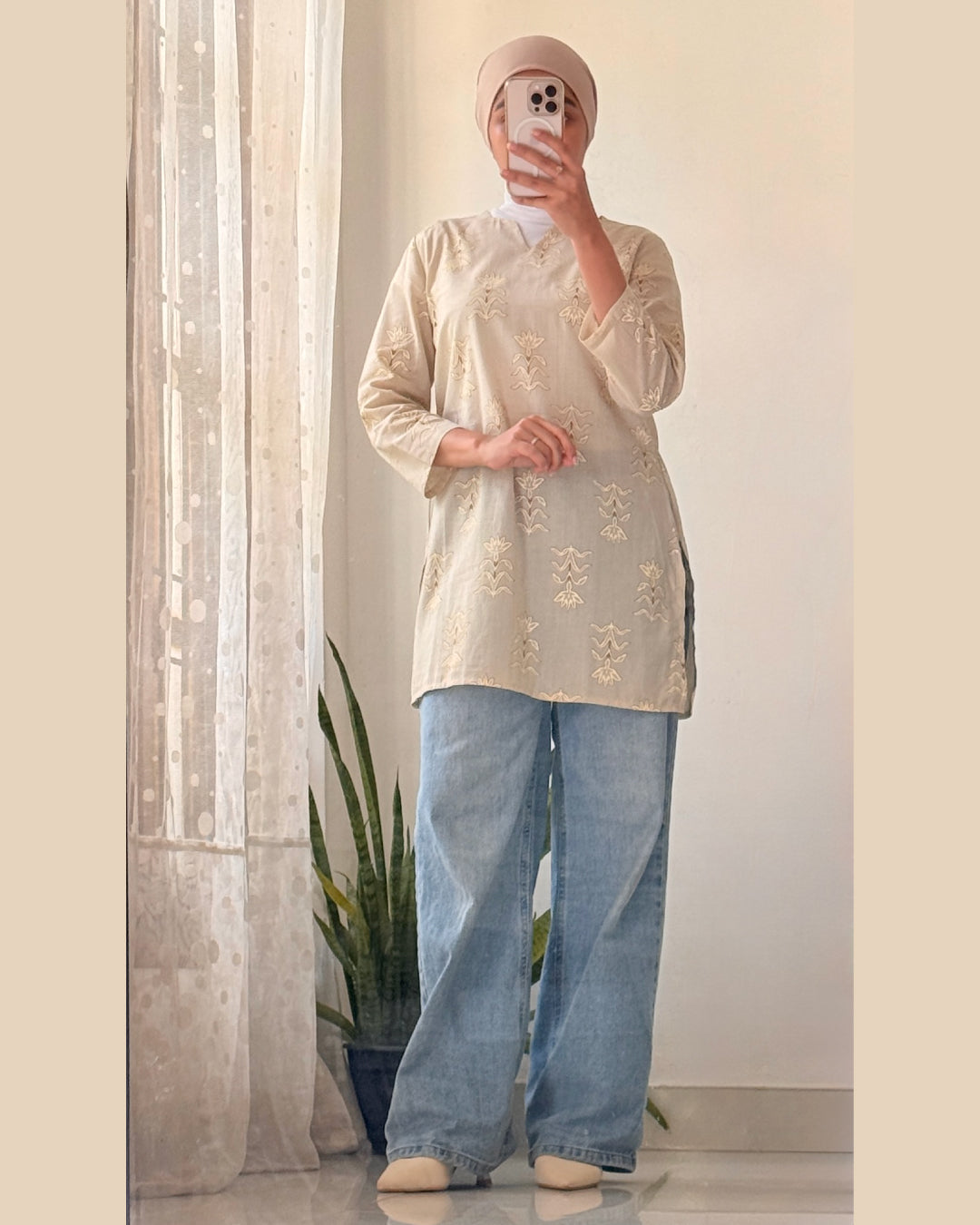 Noor-e-Nazakat Ivory Floral 30 inch Short Kurti