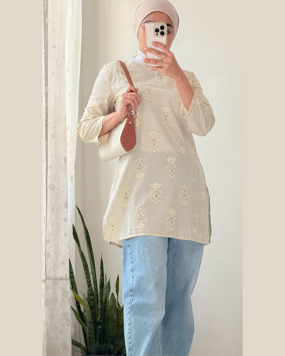 Noor-e-Nazakat Ivory Floral 30 inch Short Kurti
